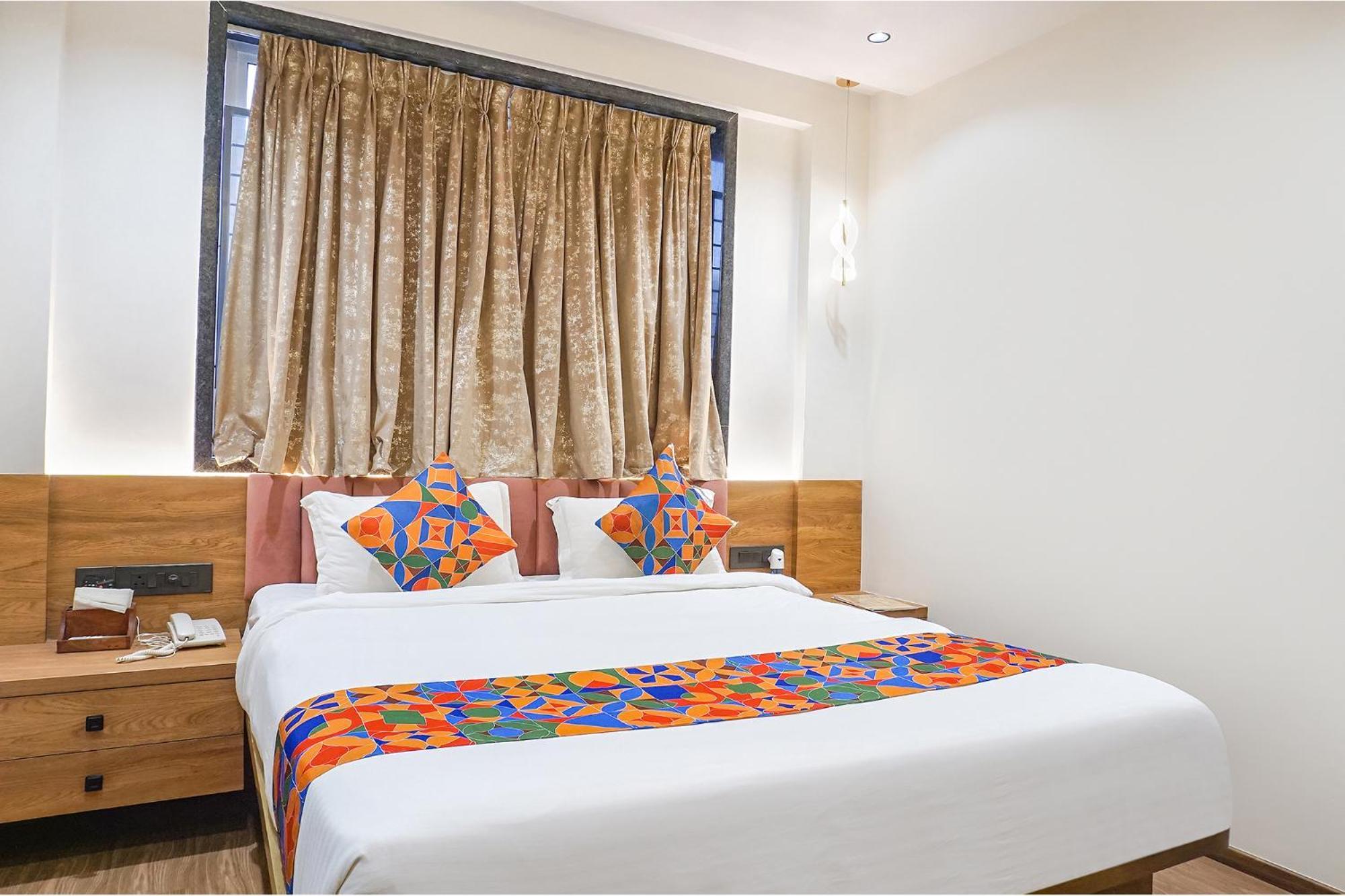 Fabhotel Prime Shourya Residency - Nr Maharshi Karve Museum Poona Buitenkant foto