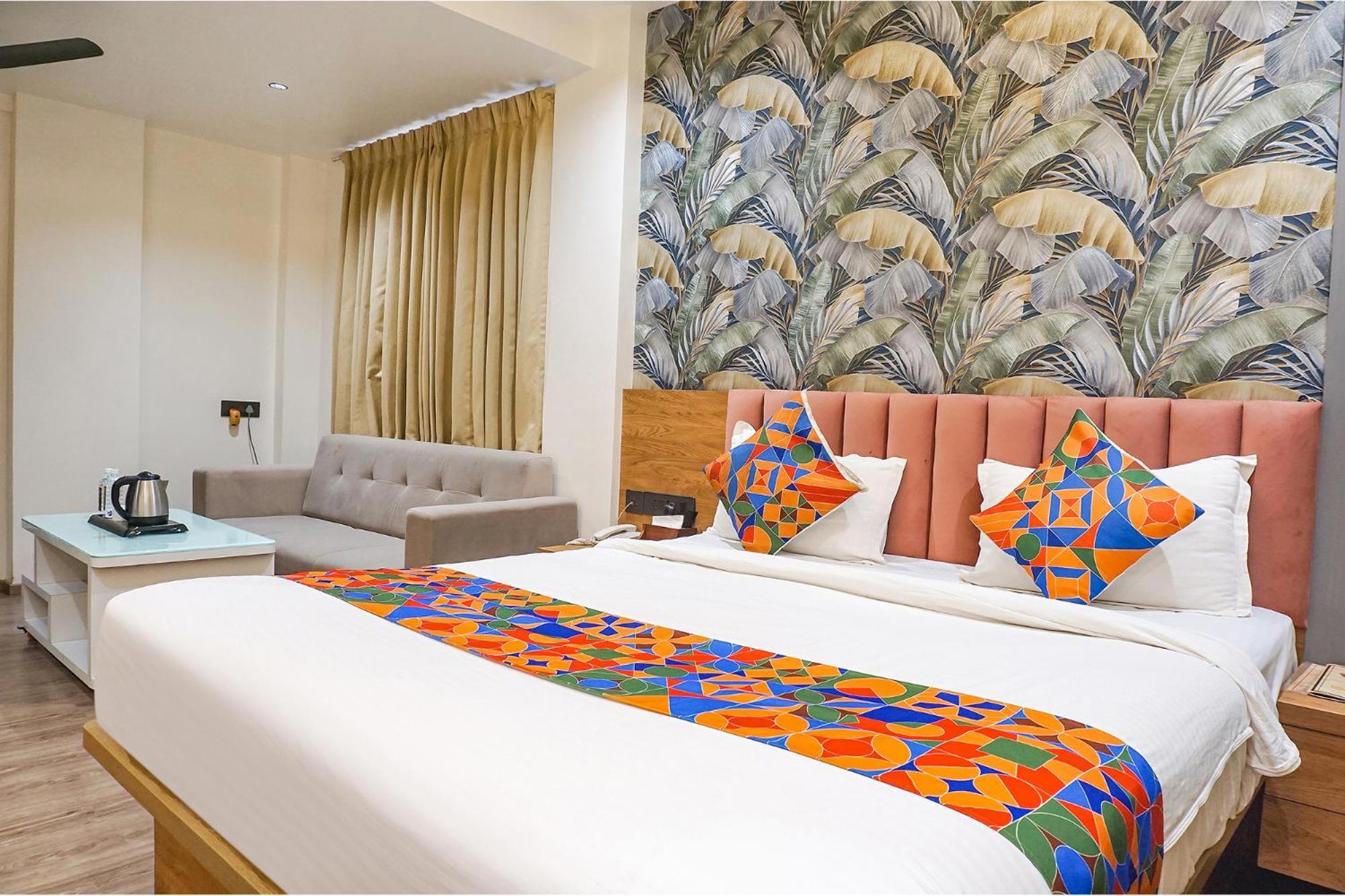 Fabhotel Prime Shourya Residency - Nr Maharshi Karve Museum Poona Buitenkant foto