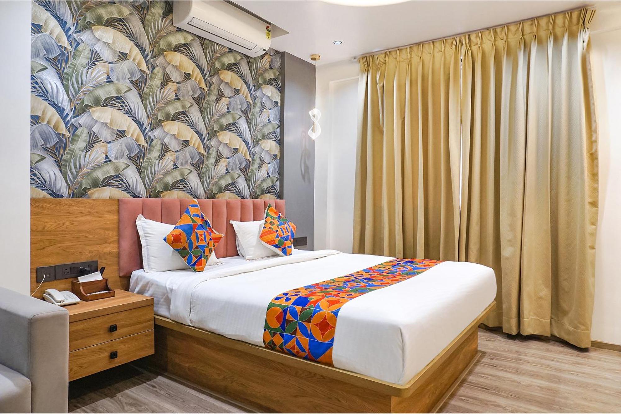 Fabhotel Prime Shourya Residency - Nr Maharshi Karve Museum Poona Buitenkant foto