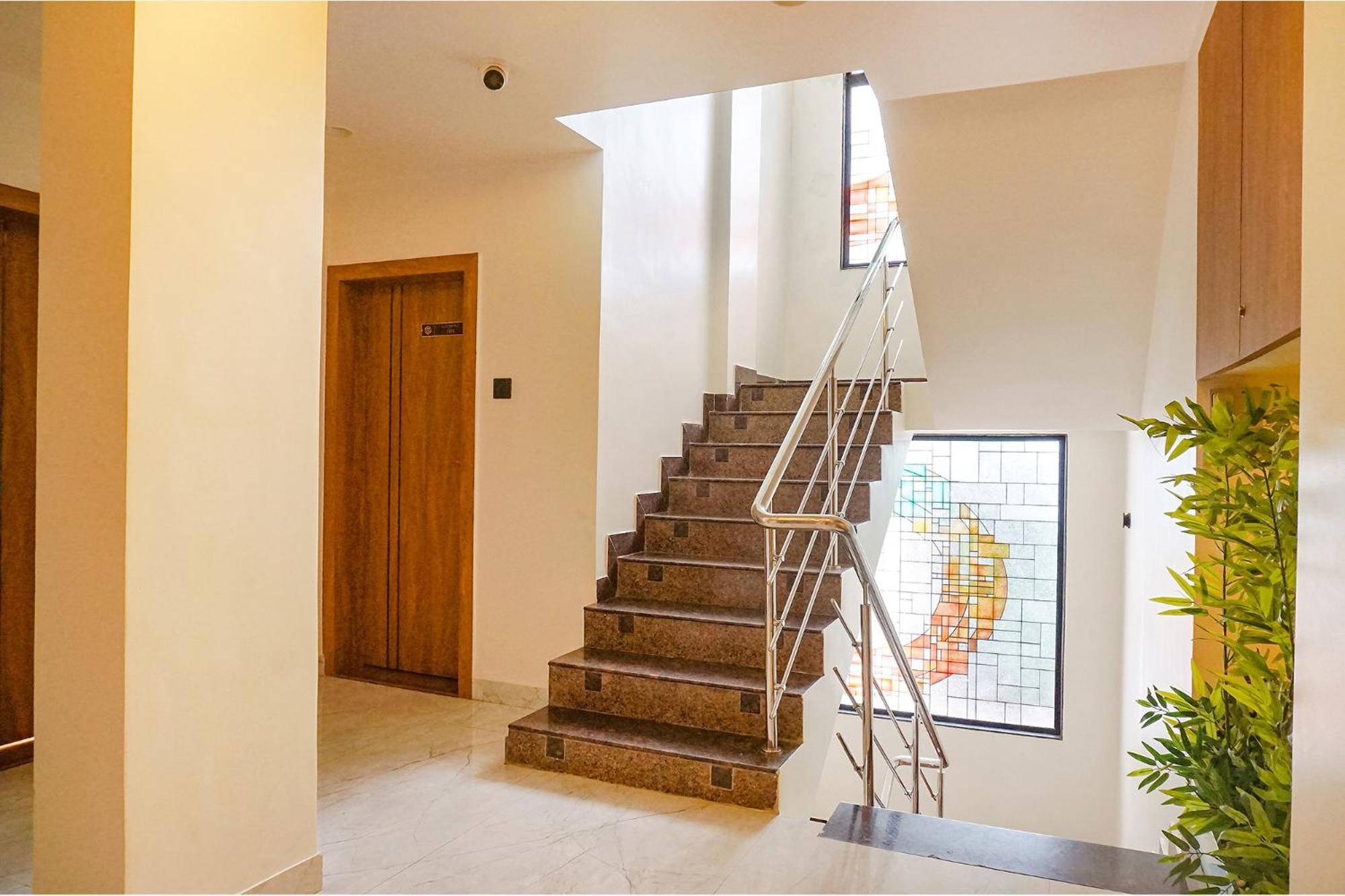 Fabhotel Prime Shourya Residency - Nr Maharshi Karve Museum Poona Buitenkant foto
