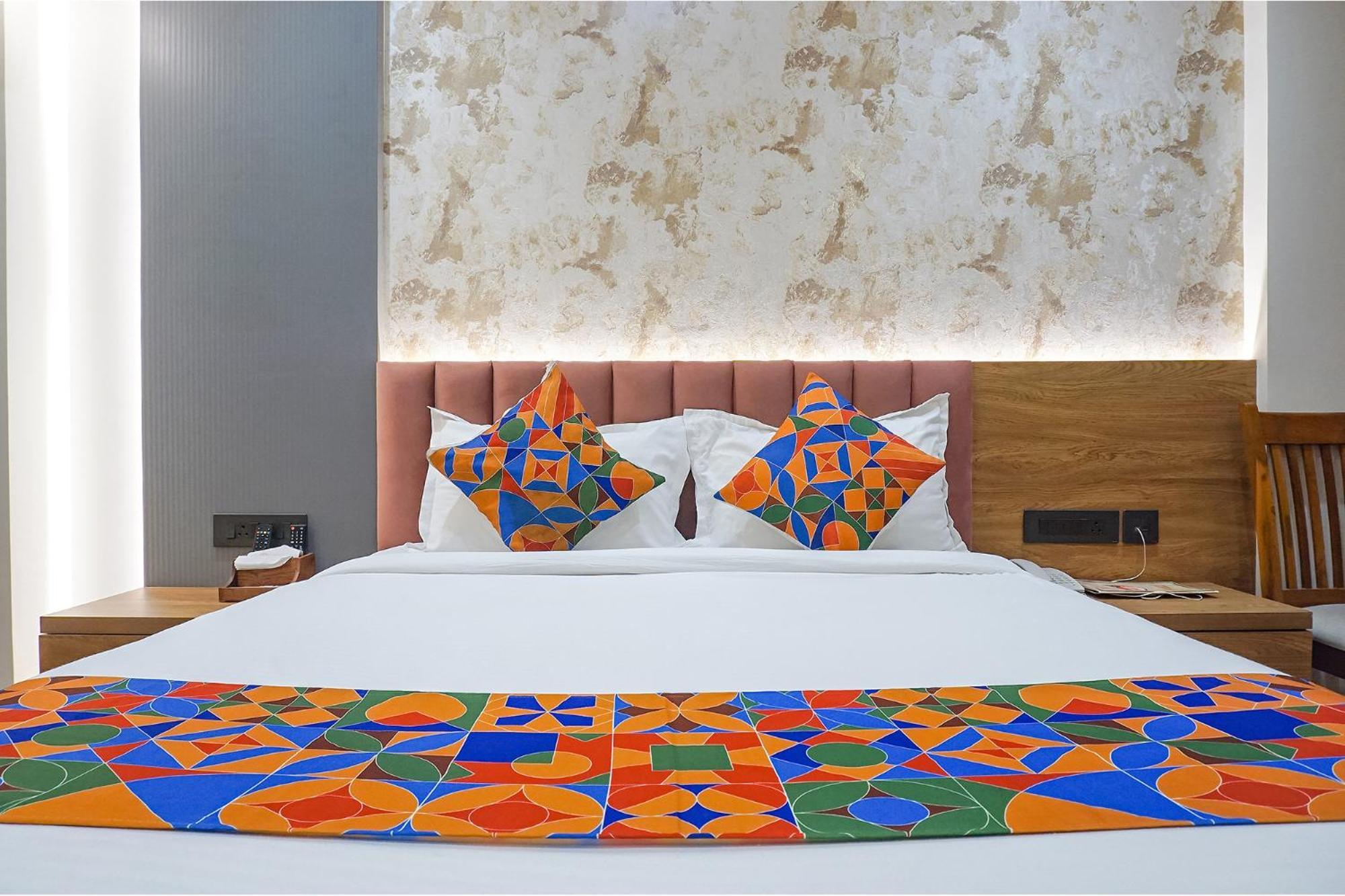 Fabhotel Prime Shourya Residency - Nr Maharshi Karve Museum Poona Buitenkant foto