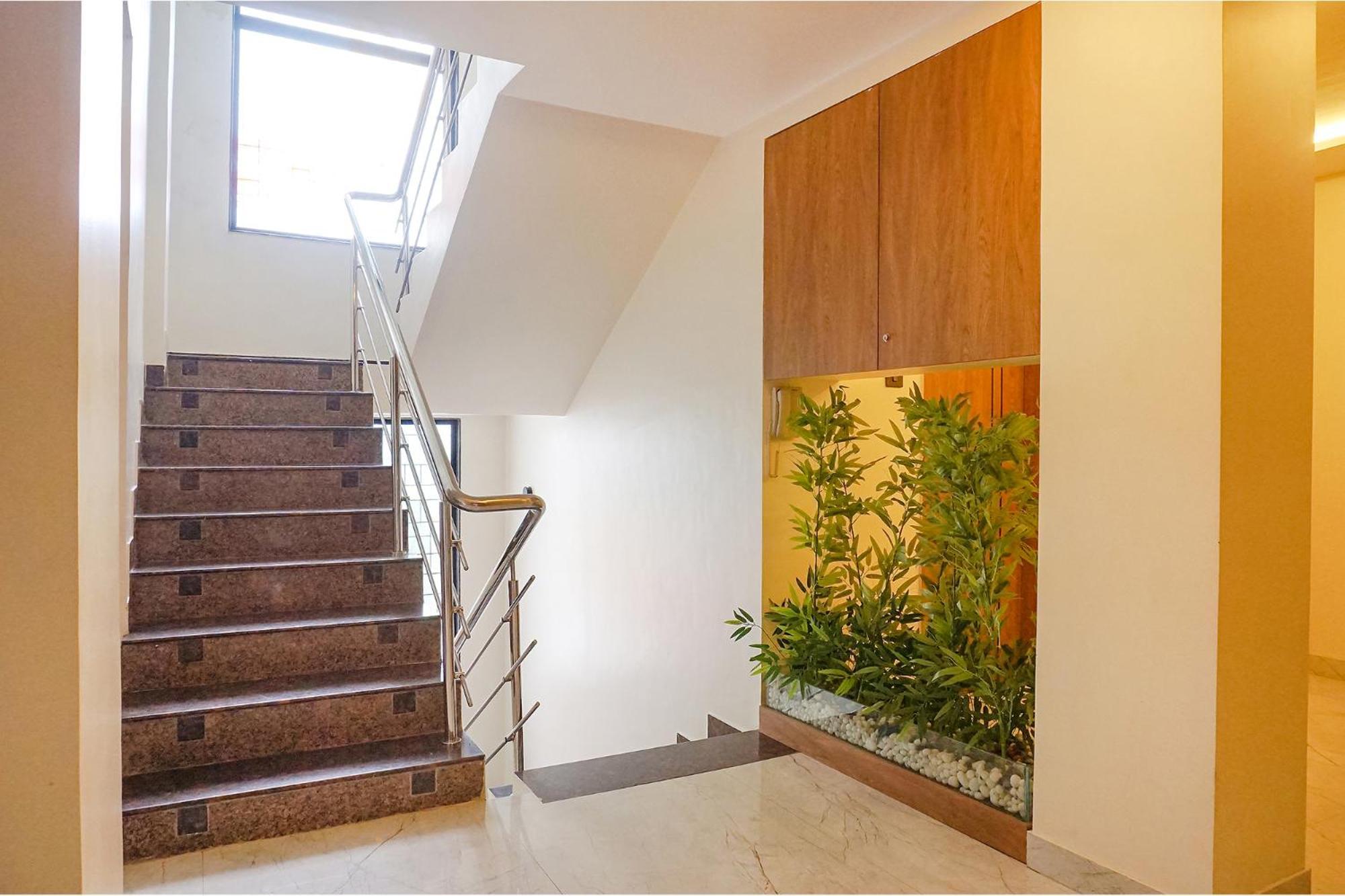 Fabhotel Prime Shourya Residency - Nr Maharshi Karve Museum Poona Buitenkant foto