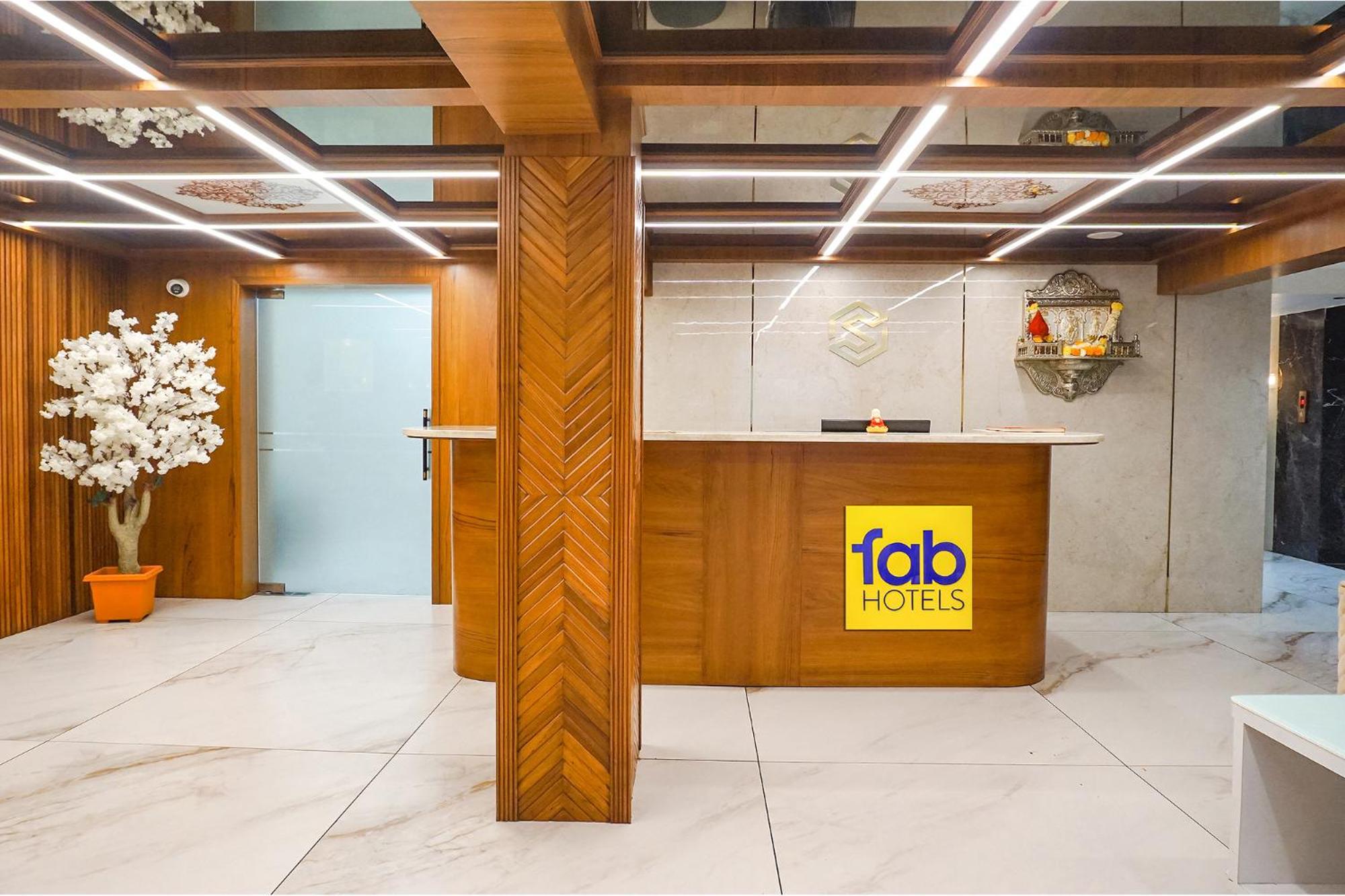 Fabhotel Prime Shourya Residency - Nr Maharshi Karve Museum Poona Buitenkant foto